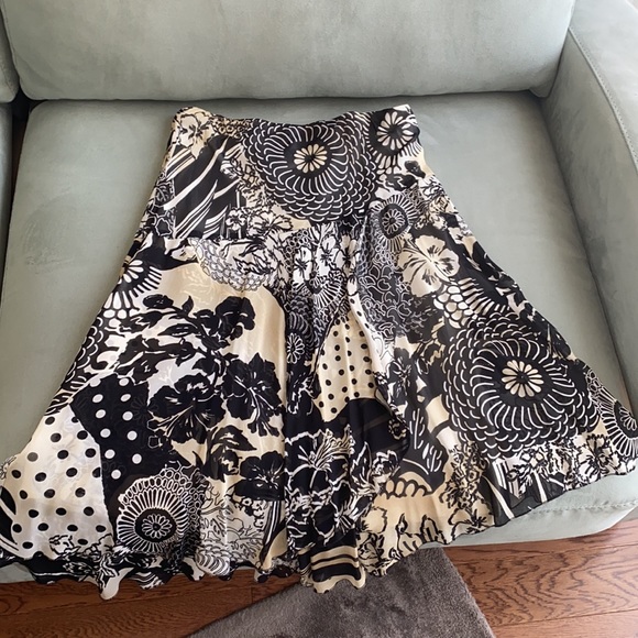 Designer flower print skirt - Picture 2 of 3